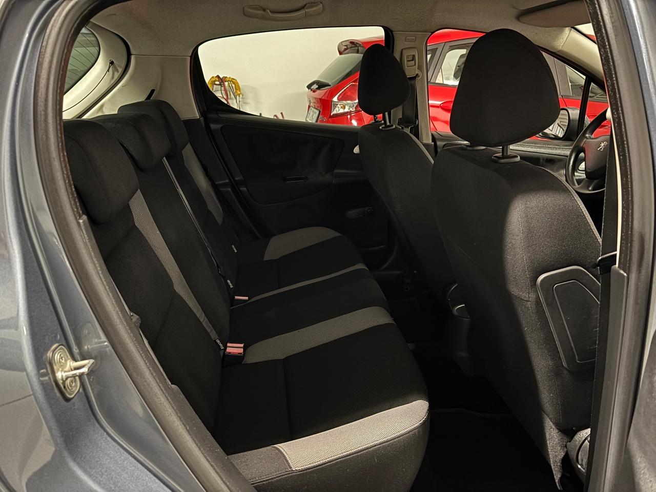 Peugeot 207 1.4 HDi 70CV OK NEOPATENTATI