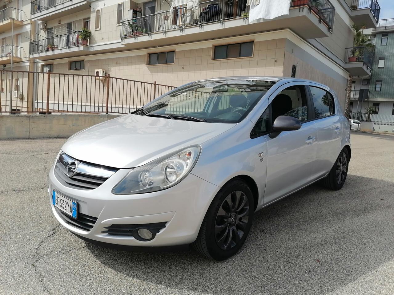Opel Corsa 1.2 benzina 5 porte COSMO 2011