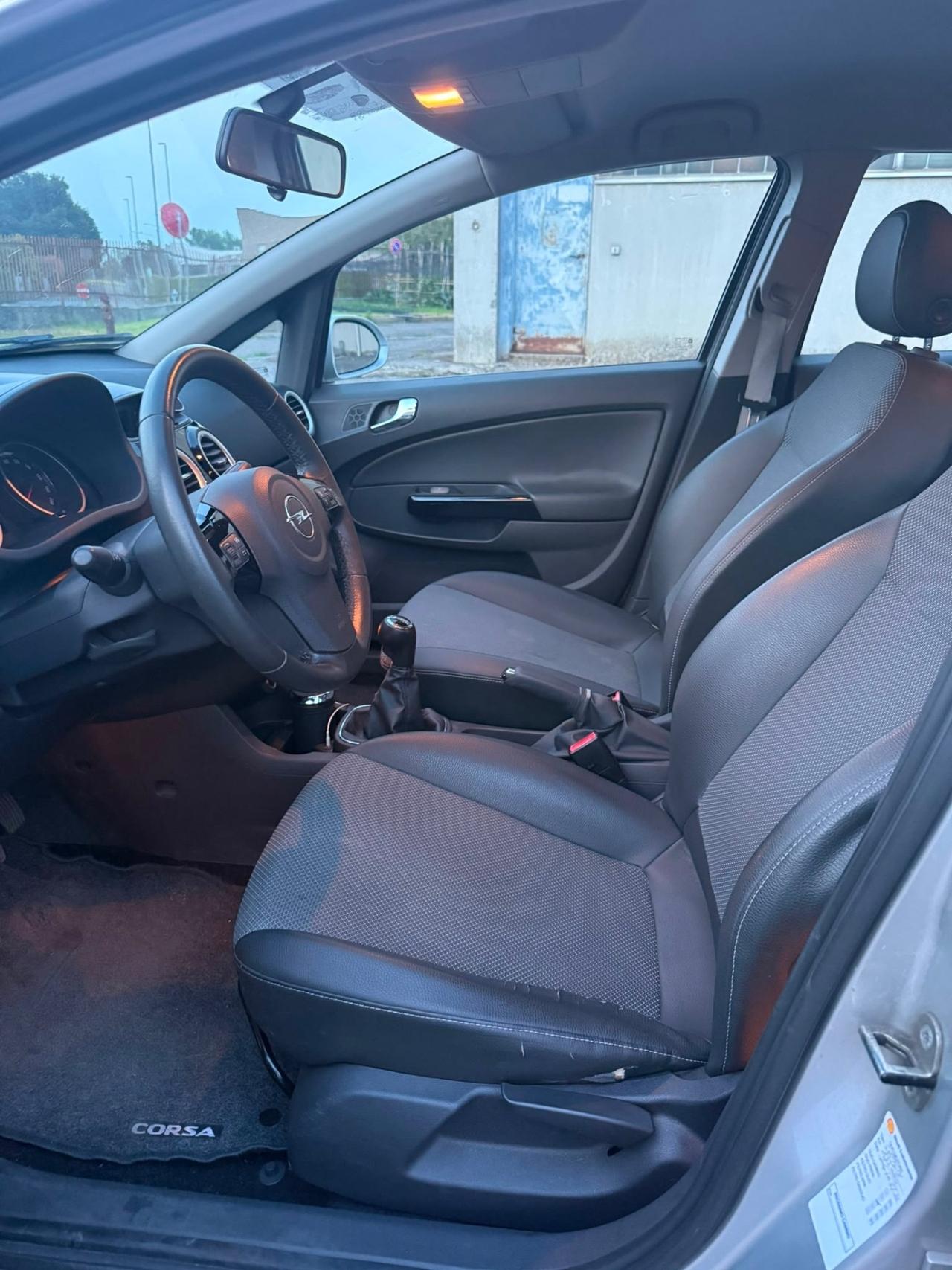 Opel Corsa 1.4 16V 5 porte Enjoy