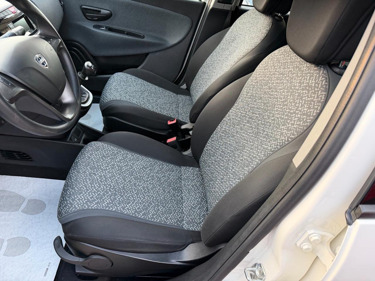 Lancia Ypsilon 1.2 69 cv. ELEFANTINO BLU