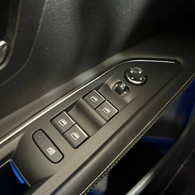 PEUGEOT 3008 Hybrid4 300 e-EAT8 GT