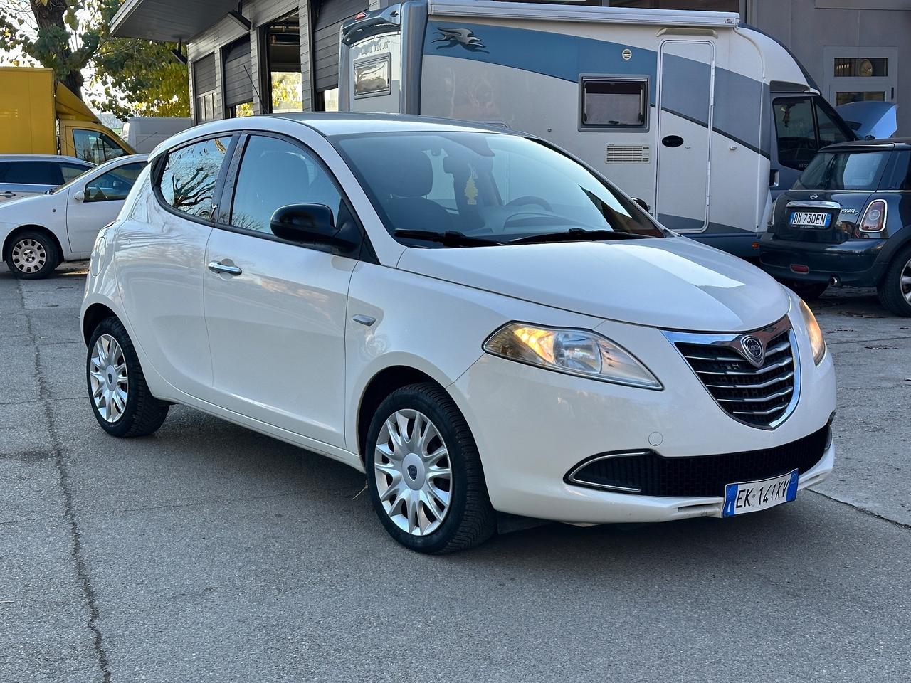 Lancia Ypsilon 1.2 69 CV 5 porte S&S Platinum