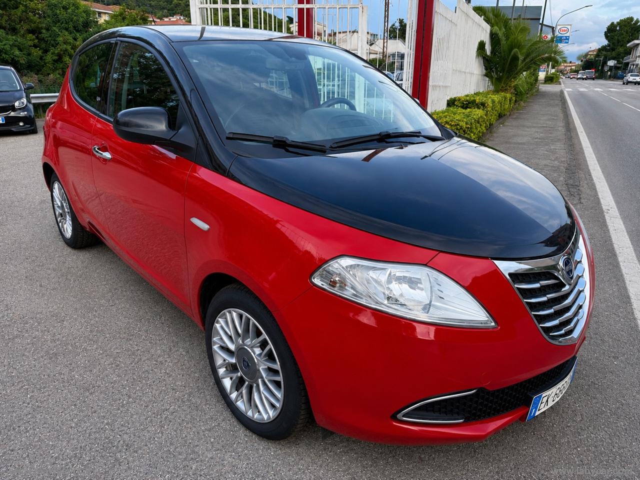 LANCIA Ypsilon 1.2 69 CV 5p. S&S Black&Red