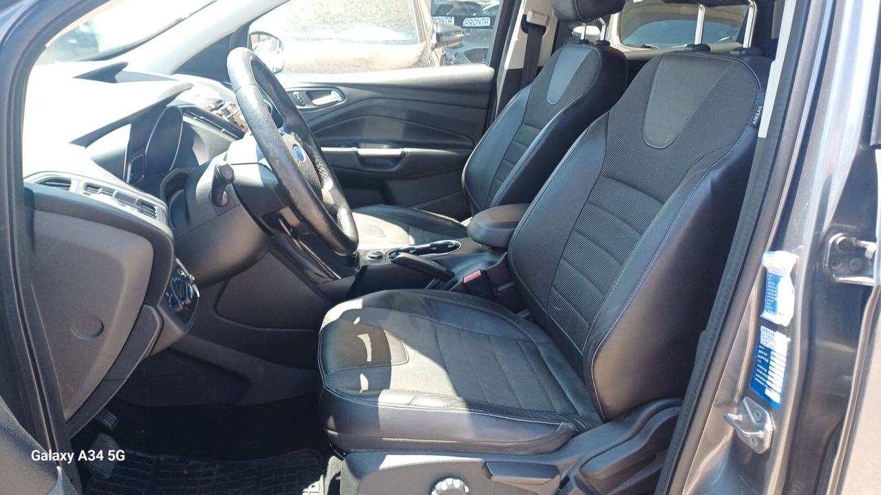 Ford Kuga 2.0 TDCI 140 CV 4WD Powershift Titanium