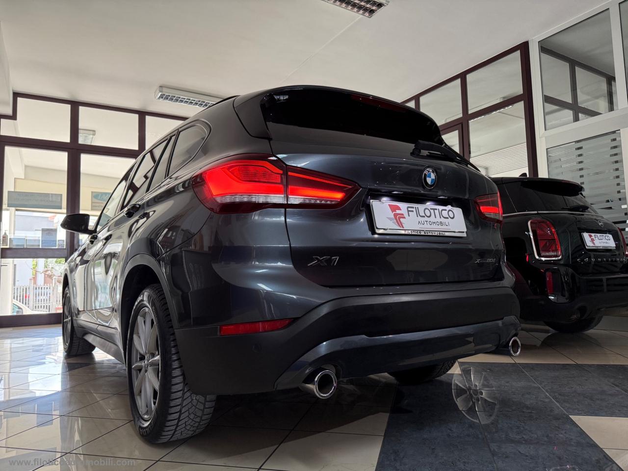BMW X1 xDrive20d Business Advantage TETTO PANORAMICO - FULL LED