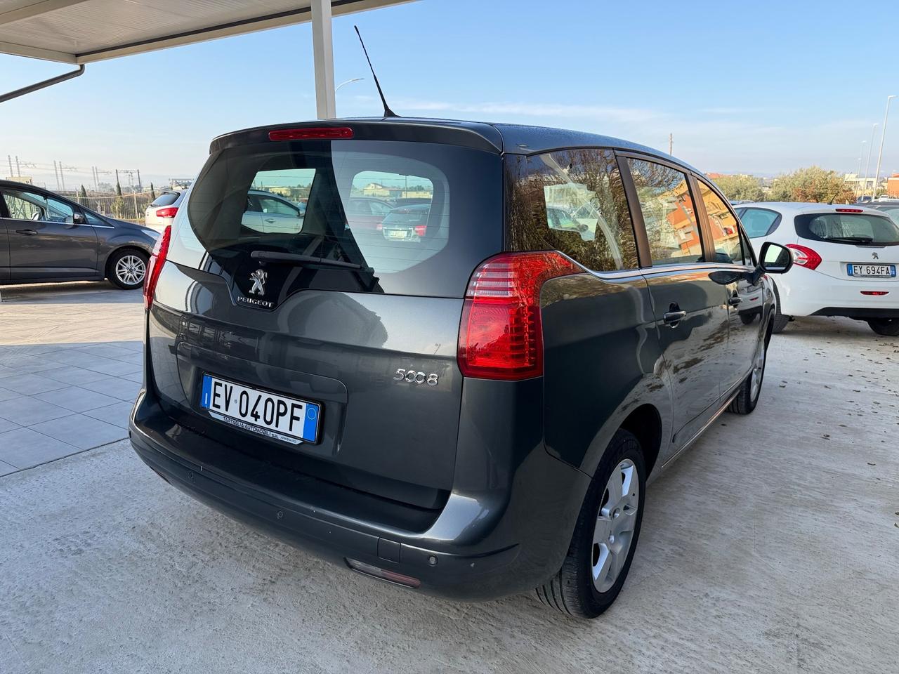 Peugeot 5008 1.6 HDi 115CV 7 POSTI