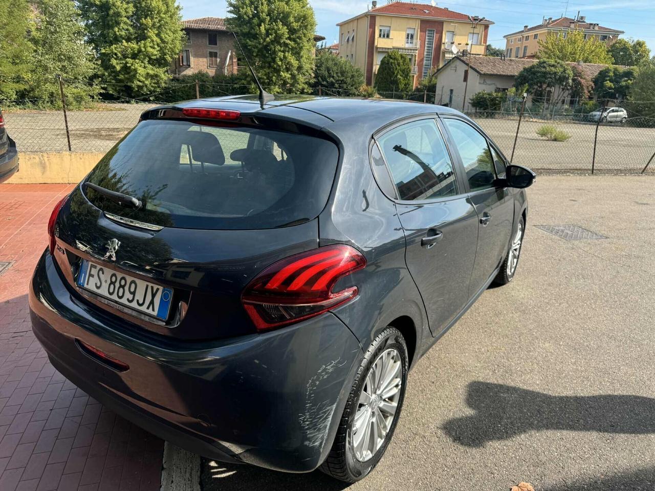 Peugeot 208 Anno 2019 1.2 Benz CARROZZERIA DA VISIONARE