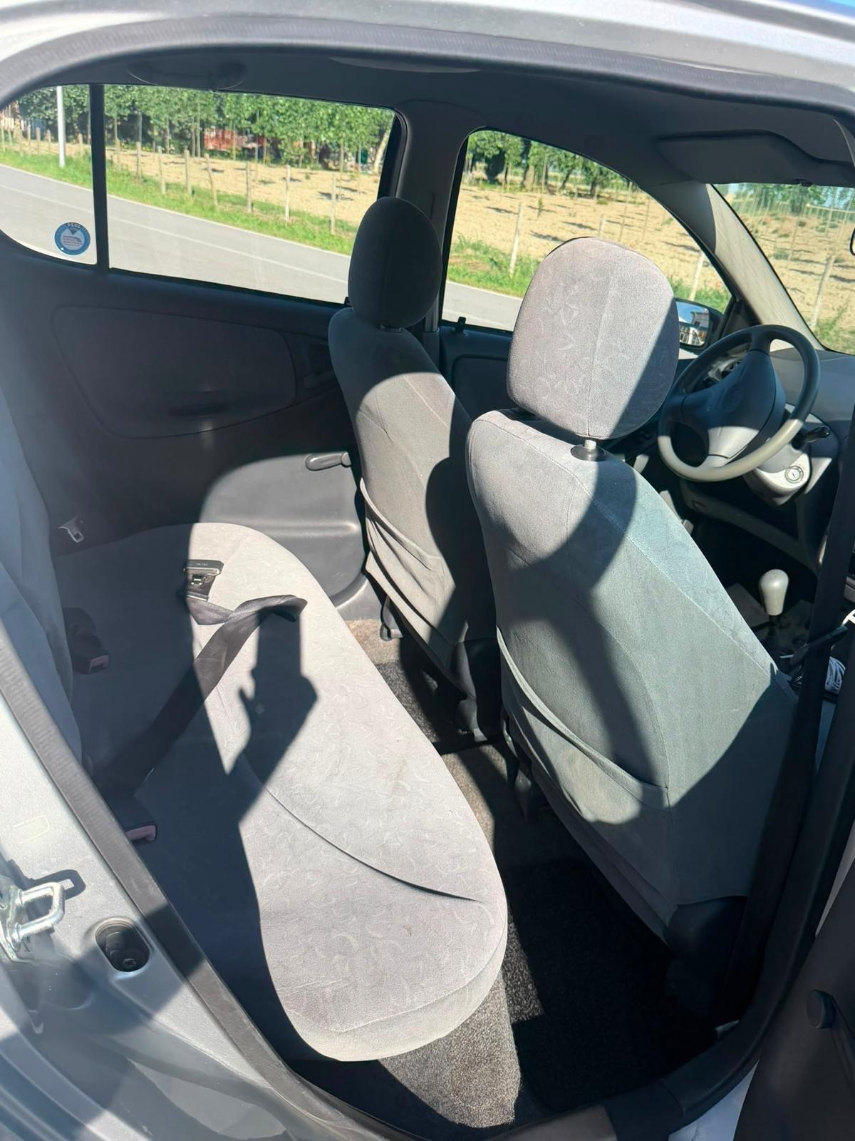 Toyota Yaris 1.0i 16V cat 5 porte Sol