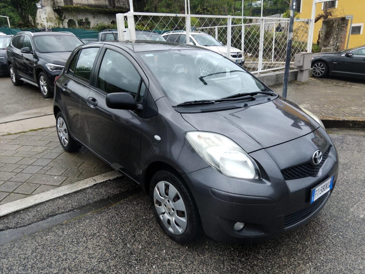 Toyota Yaris 1.0 5 porte Luxury pack