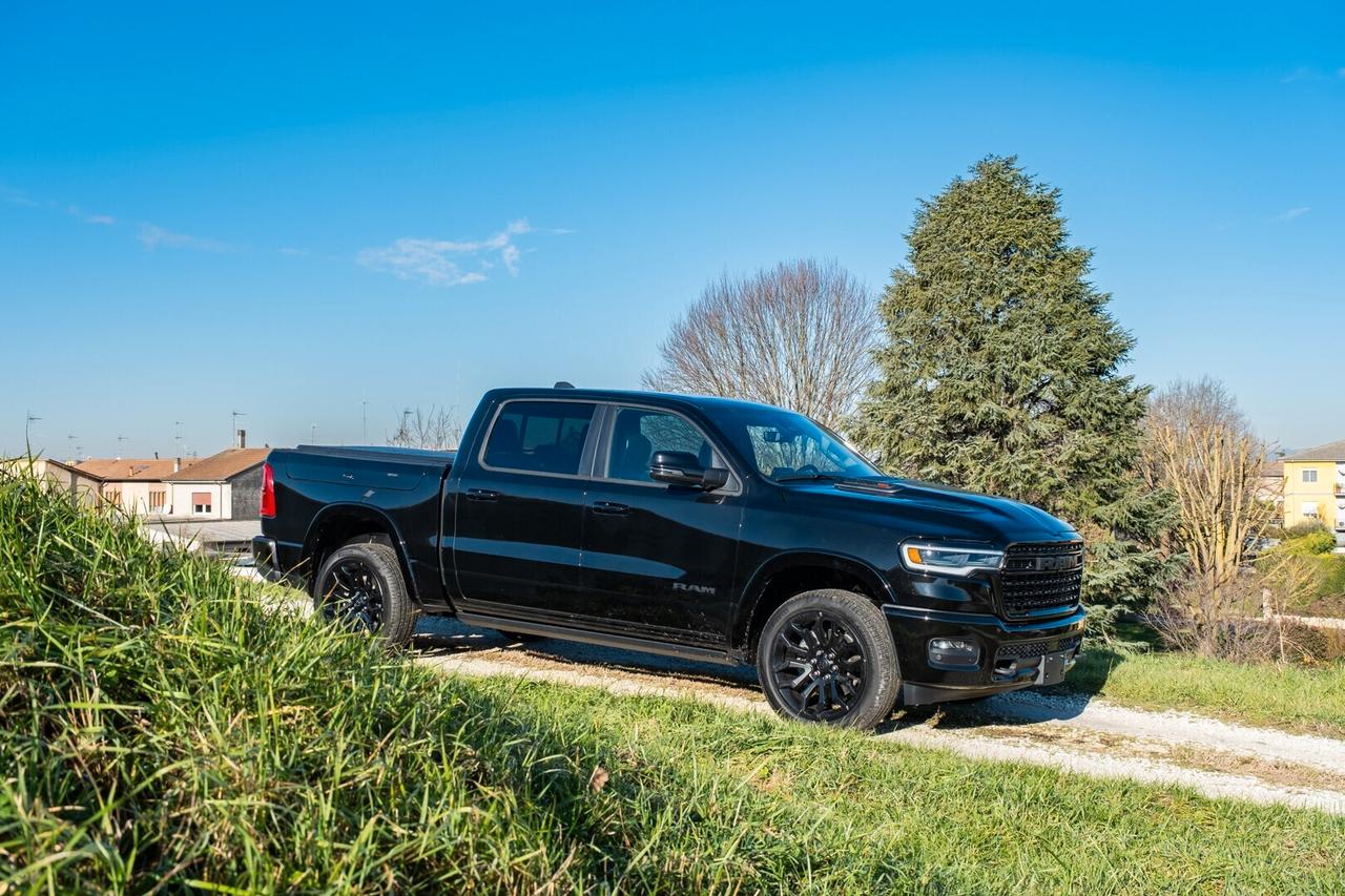 Dodge RAM 1500 LIMITED CREW CAB 4x4 3.0L HO - 2025