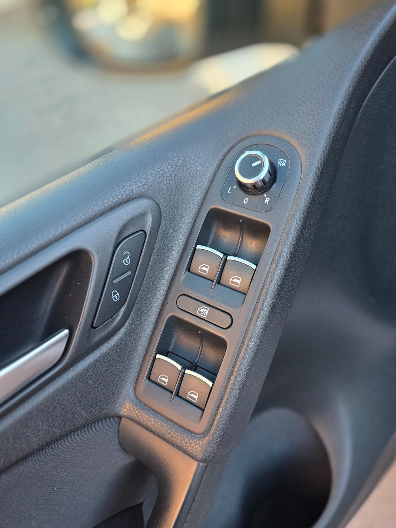 Volkswagen Golf 1.6 TDI DPF DSG 5p. Highline