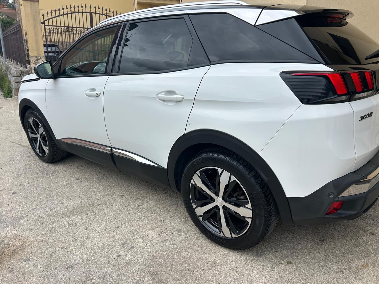 Peugeot 3008 BlueHDi 130 S&S EAT8 Allure