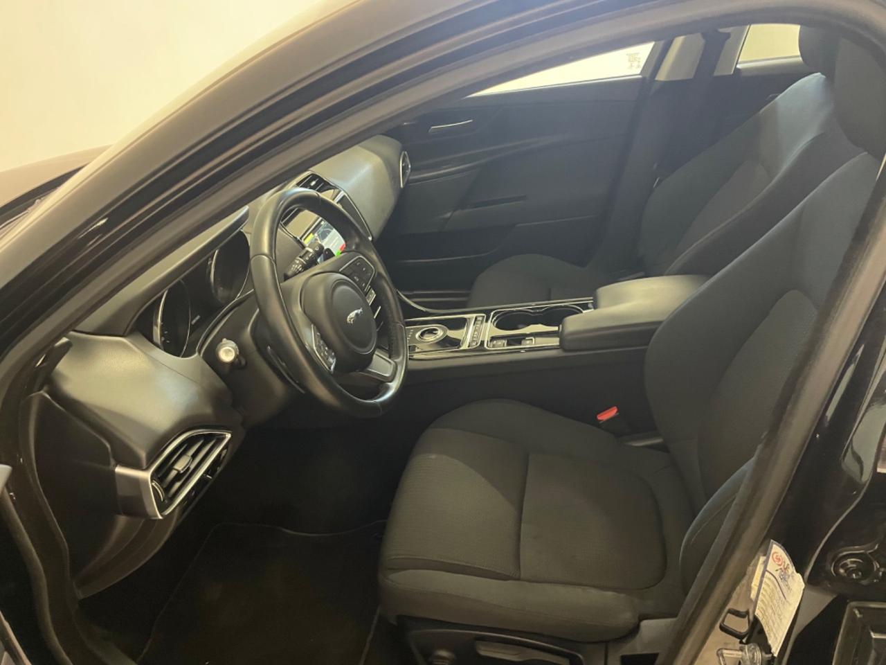 Jaguar XE 2.0 D Turbo 180 CV AWD aut. R-Sport km 104.000