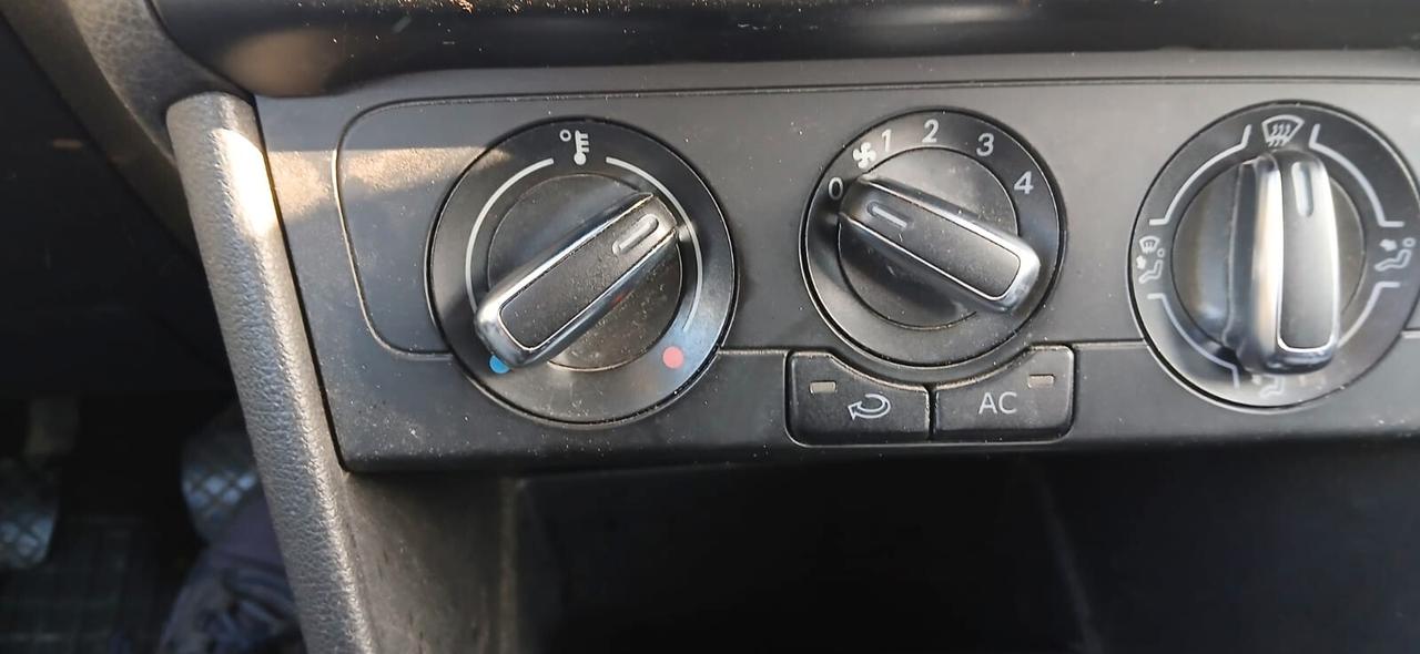 polo 1.4 benzina 5 porte clima cerchi in lega