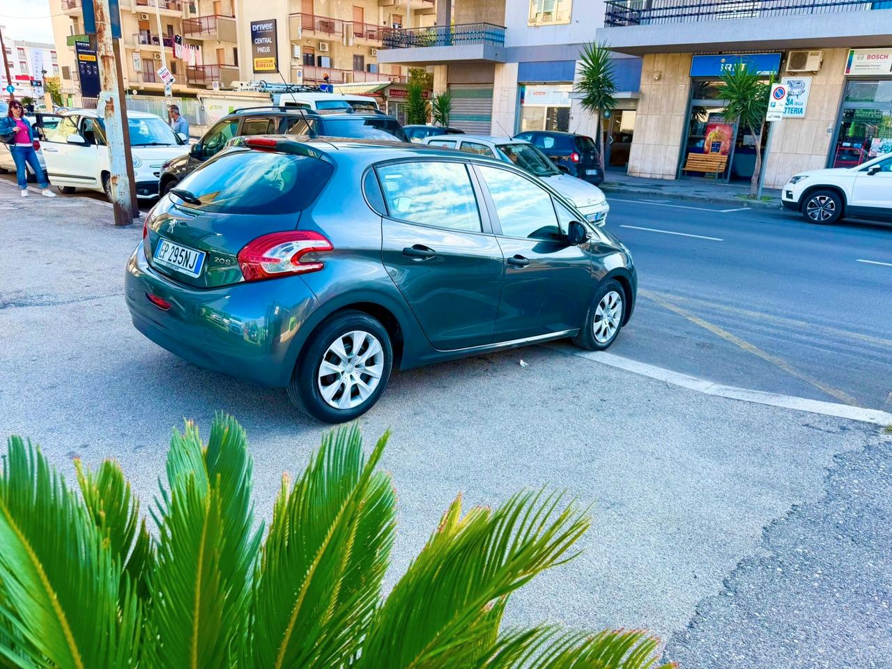 Peugeot 208 1.4 HDi 68 CV 5 porte Allure