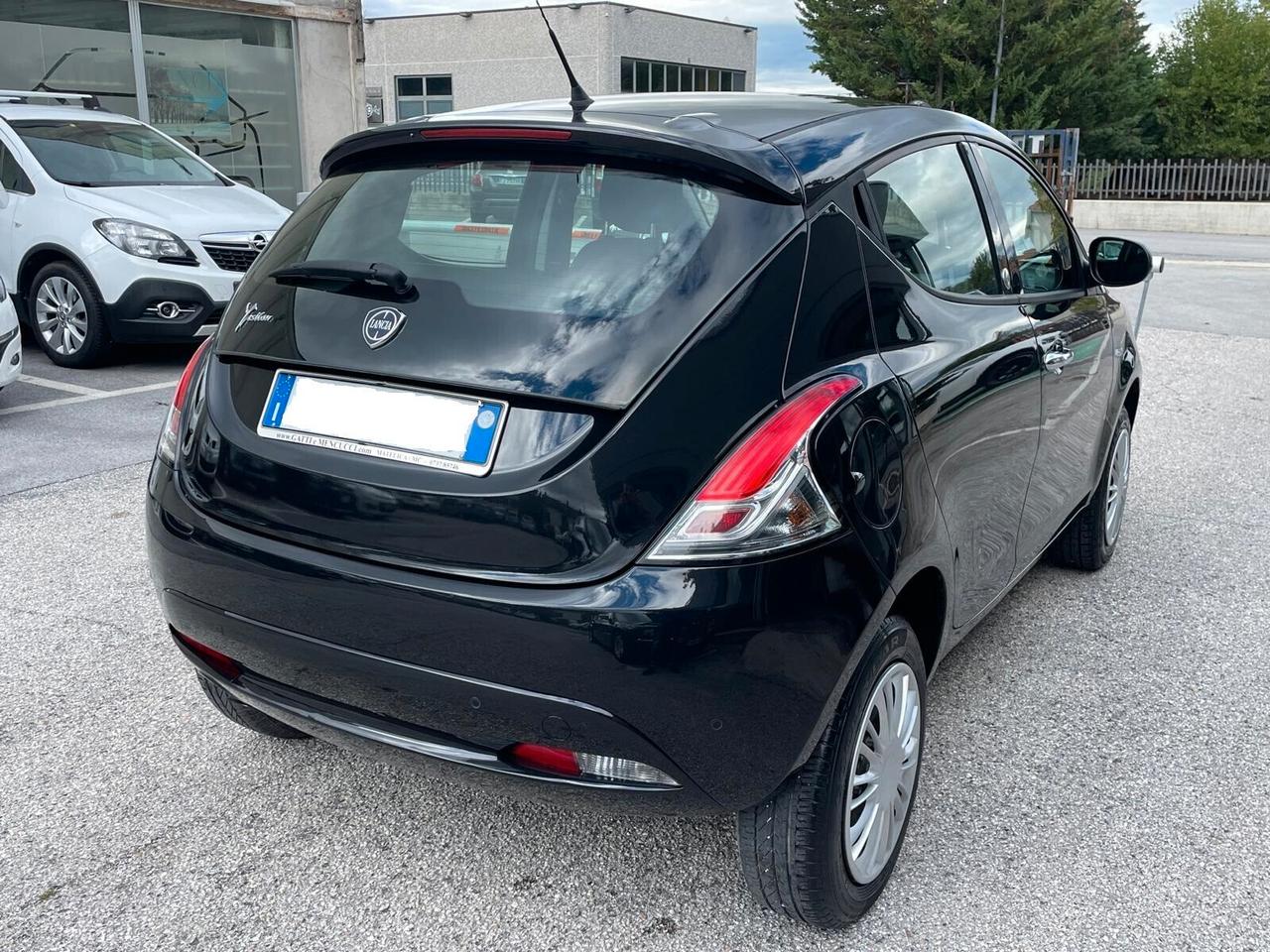 Lancia Ypsilon 0.9 TwinAir 85 CV 5 porte Metano Ecochic Silver