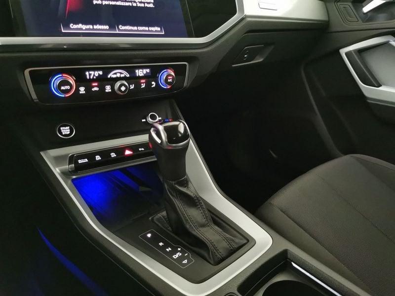 Audi Q3 35 2.0 tdi Business s-tronic