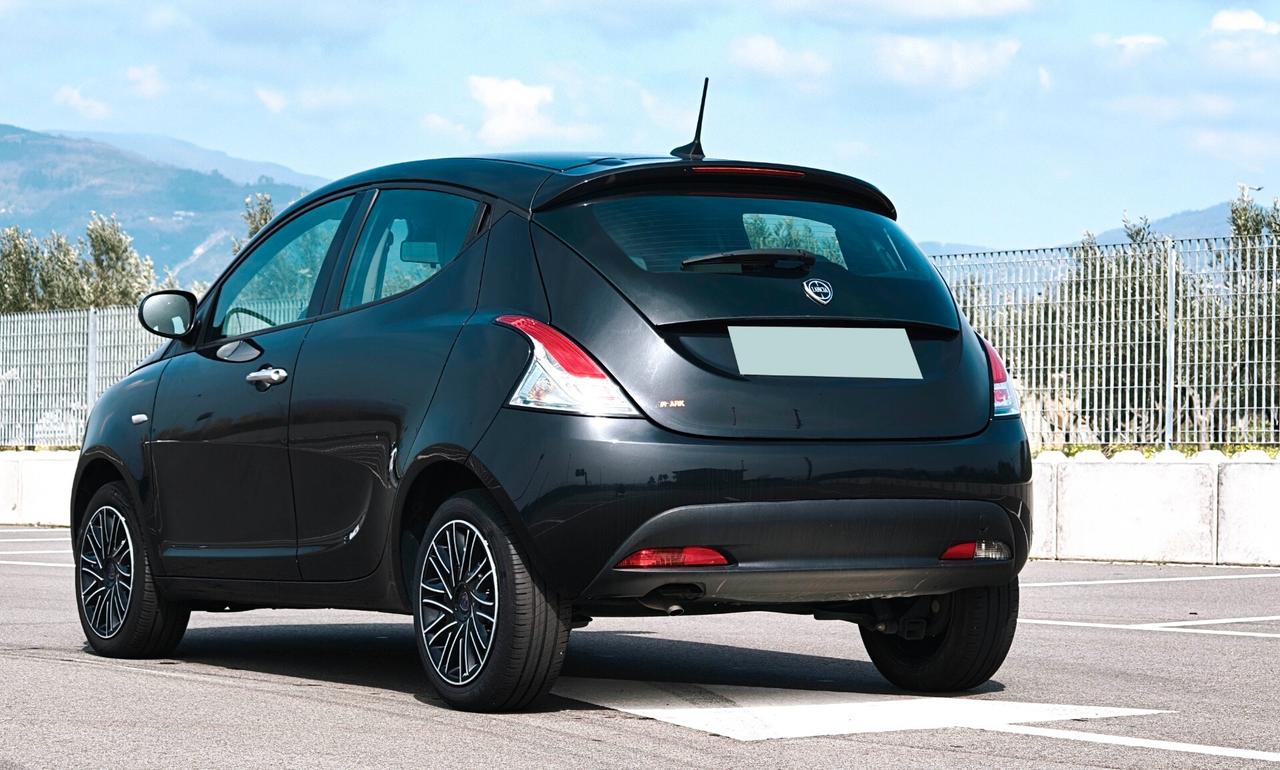 Lancia Ypsilon 1.0 FireFly 5 porte S&S Hybrid Alberta Ferretti