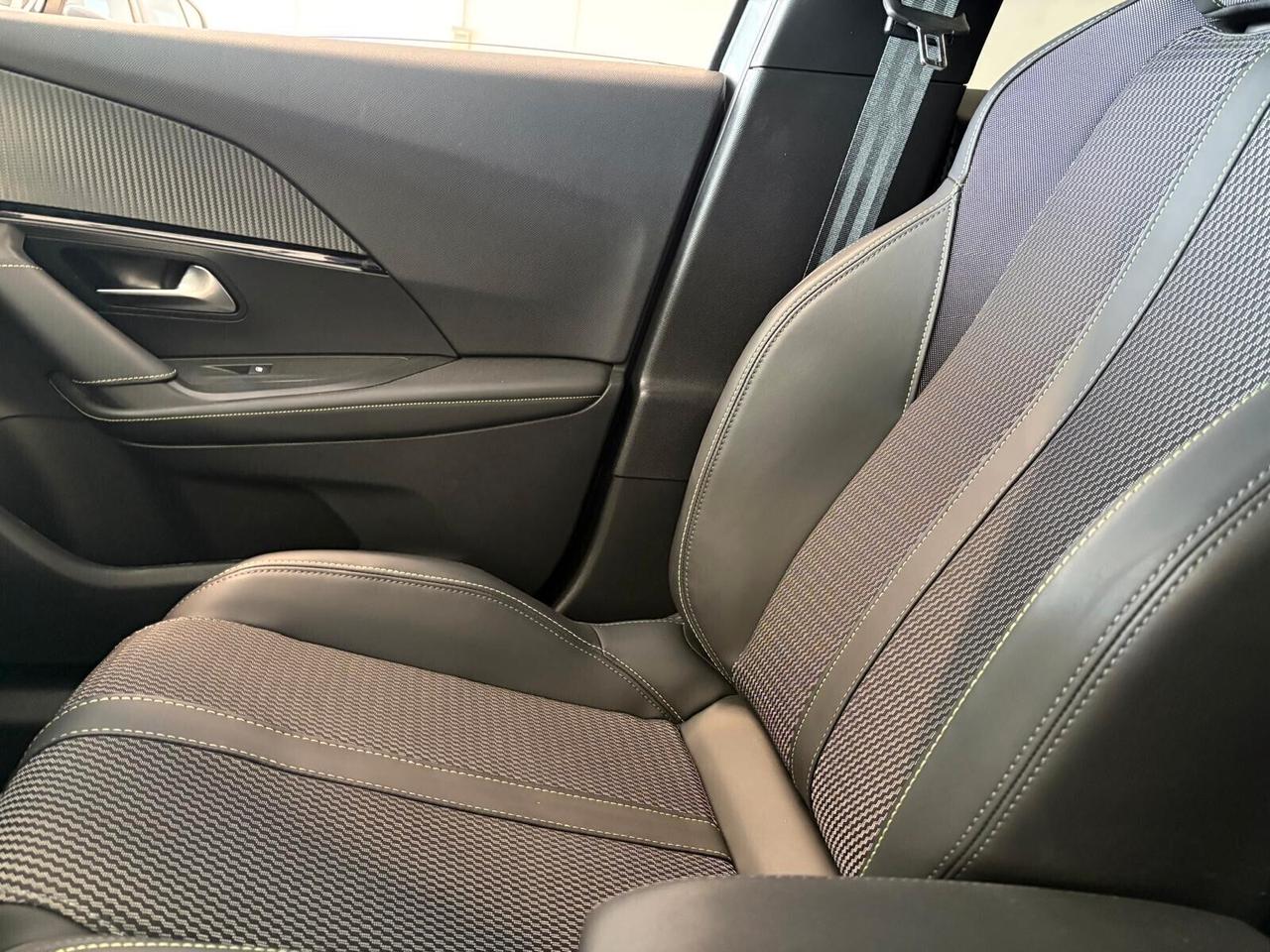 Peugeot 2008 GT Hybrid 145 e-DCS6 SPOTICAR