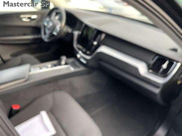 VOLVO XC60 XC60 II 2.0 b4 Momentum Pro Awd auto -GE804CM