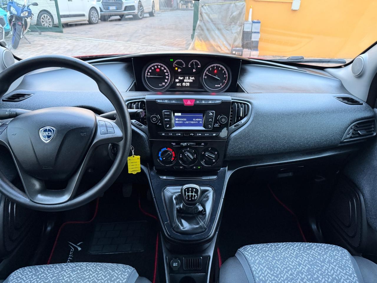Lancia Ypsilon 1.0 Fire Hybrid Benzina
