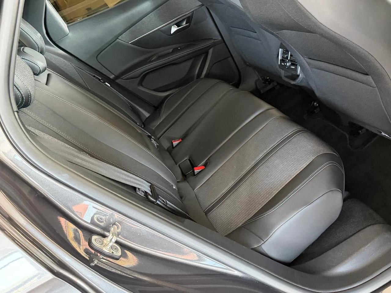 Peugeot 3008 1.5 BLUEHDI 130 cv. Eat8 ALLURE (Nav)