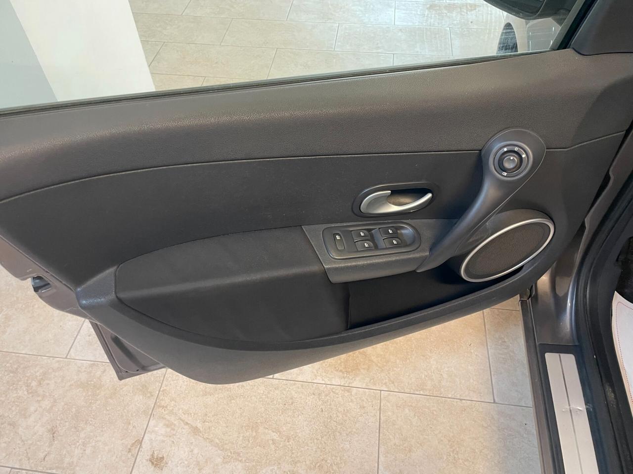 Renault Clio 1.2 5P Live! FULL OPTIONAL TAGLIANDATA NEOPATENTATI