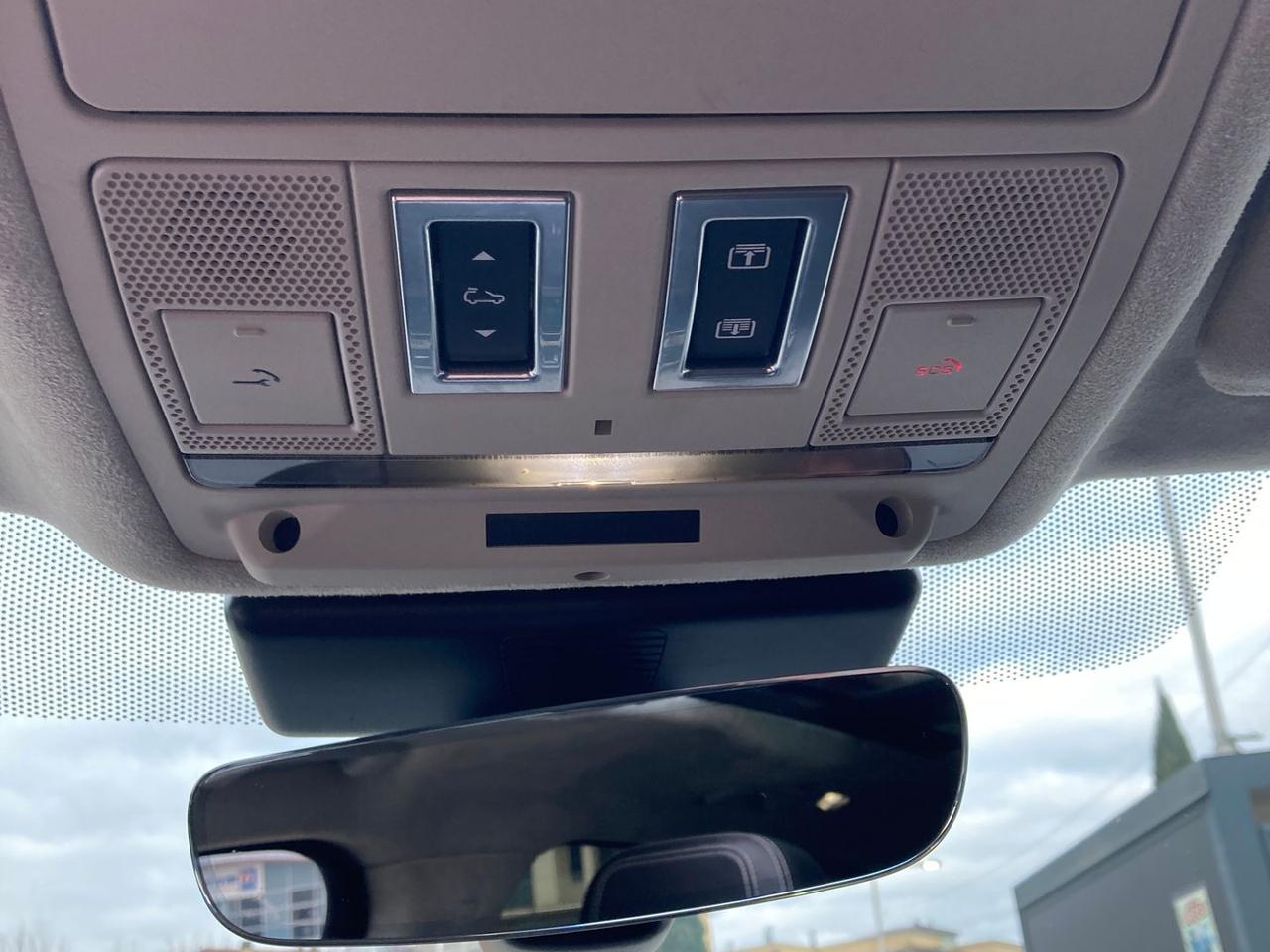 Jaguar F-Pace 2.0 20d Turbo R- #8436