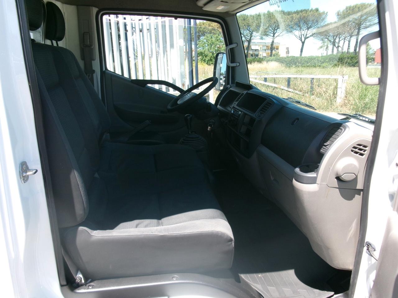 Nissan Cabstar NT 400 35-12 E5 RIBALTABILE TRILATERALE CON SOVRASPONDE GANCIO TRAINO