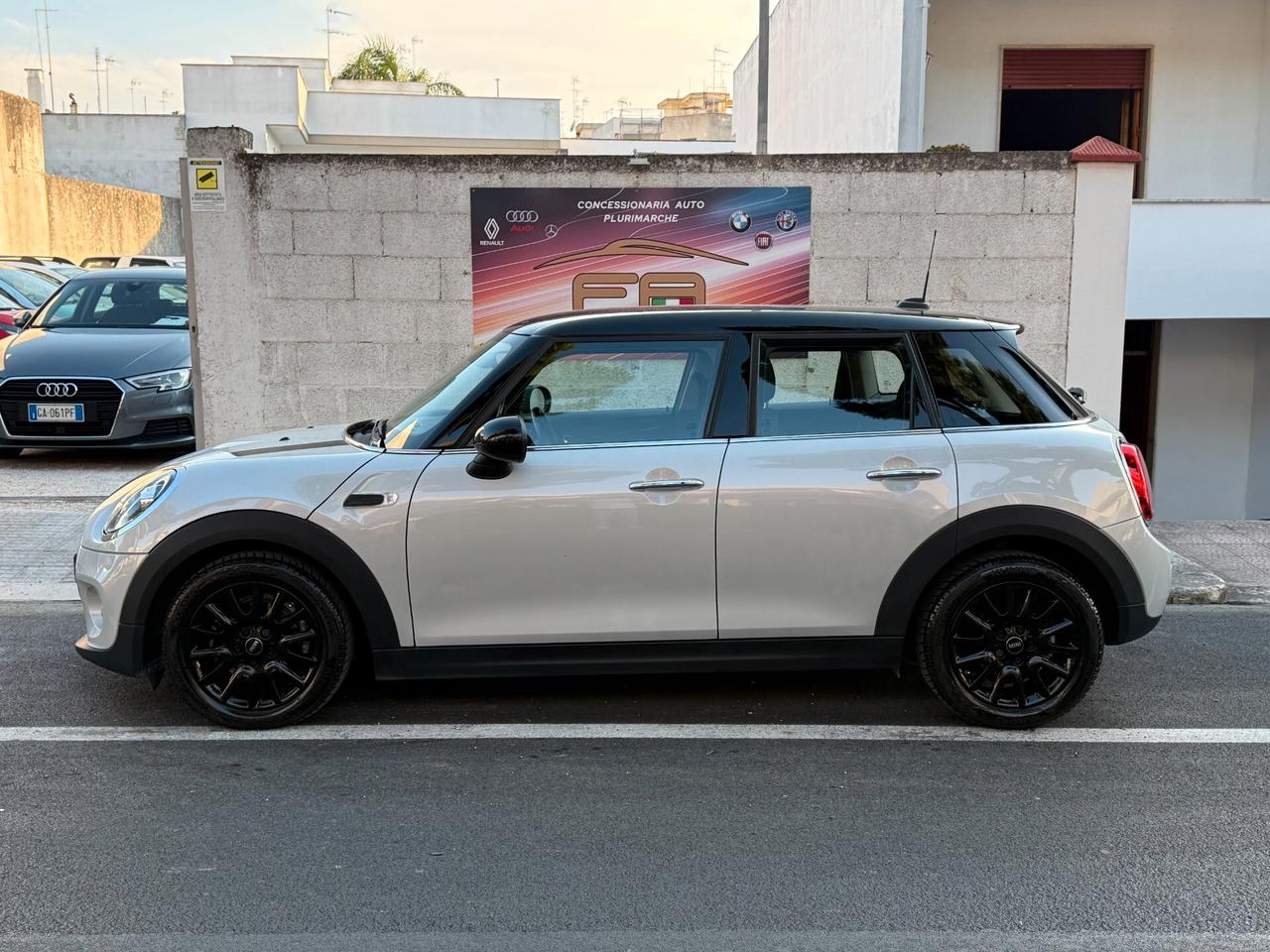 Mini 1.5 Cooper D 5porte B.Street NAVI LED - 2019