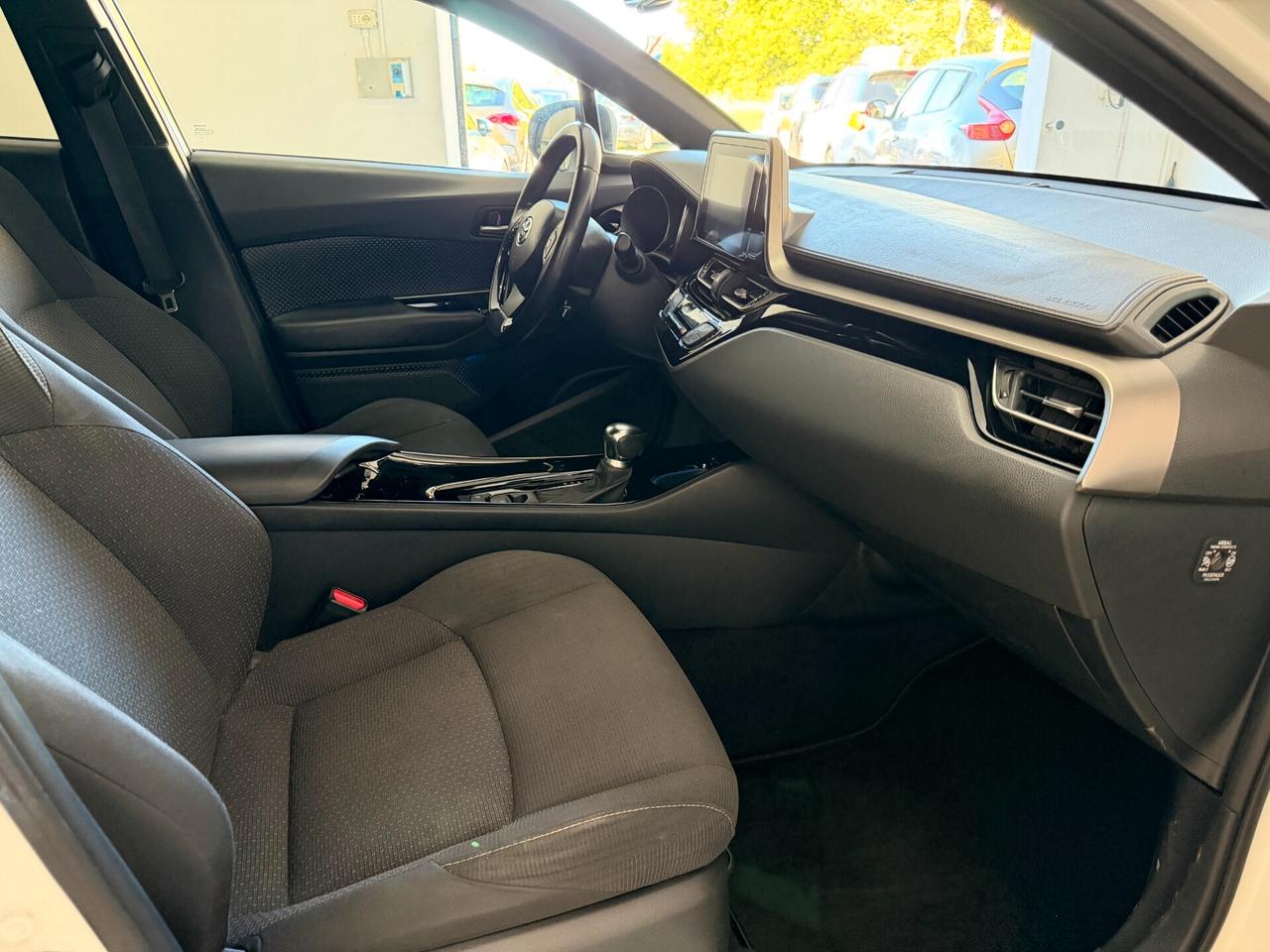 Toyota C-HR 2019 1.8 Hybrid E-CVT Lounge
