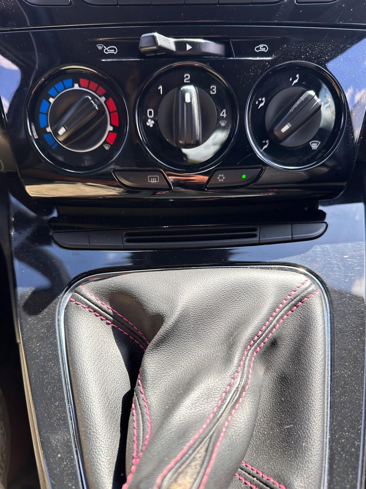 Lancia Ypsilon 1.3 95 cv elefantino viola-Mod.2014