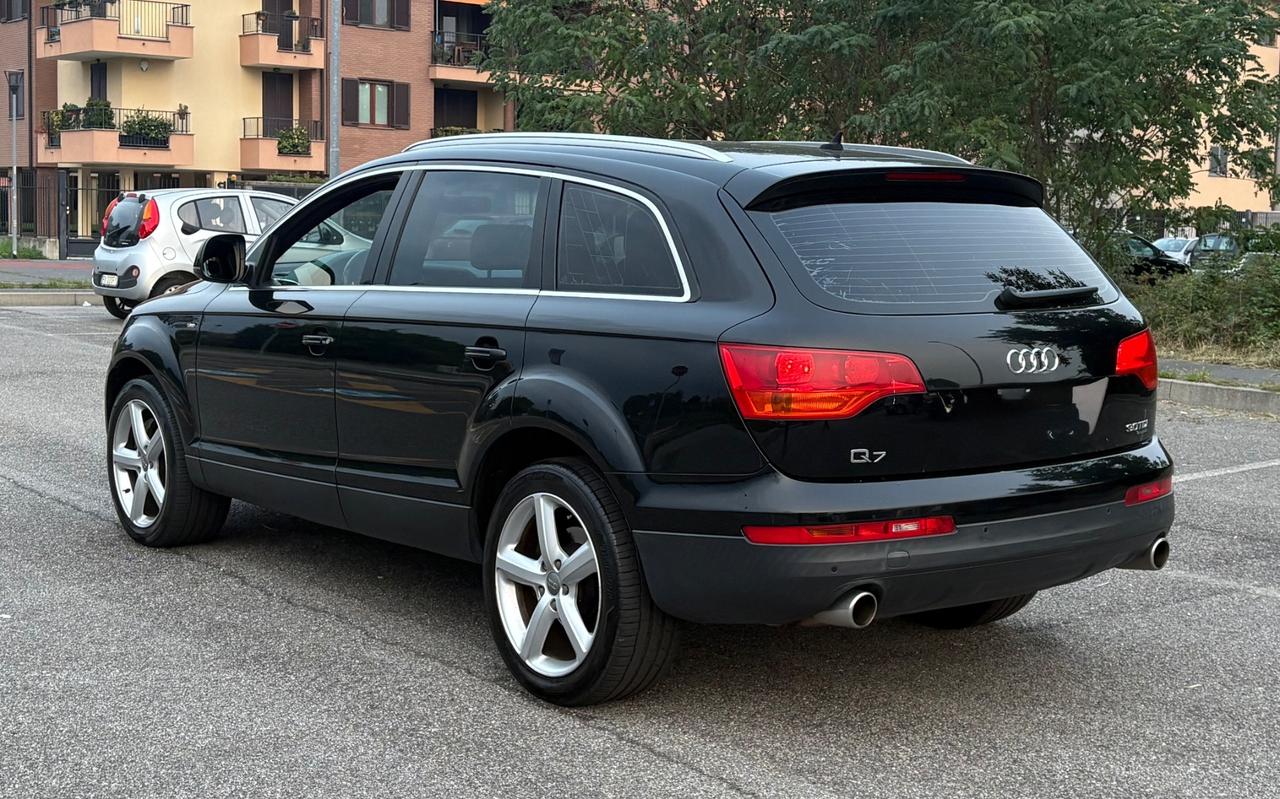 Audi Q7 3.0 TDI 233CV Sline 7Posti quattro
