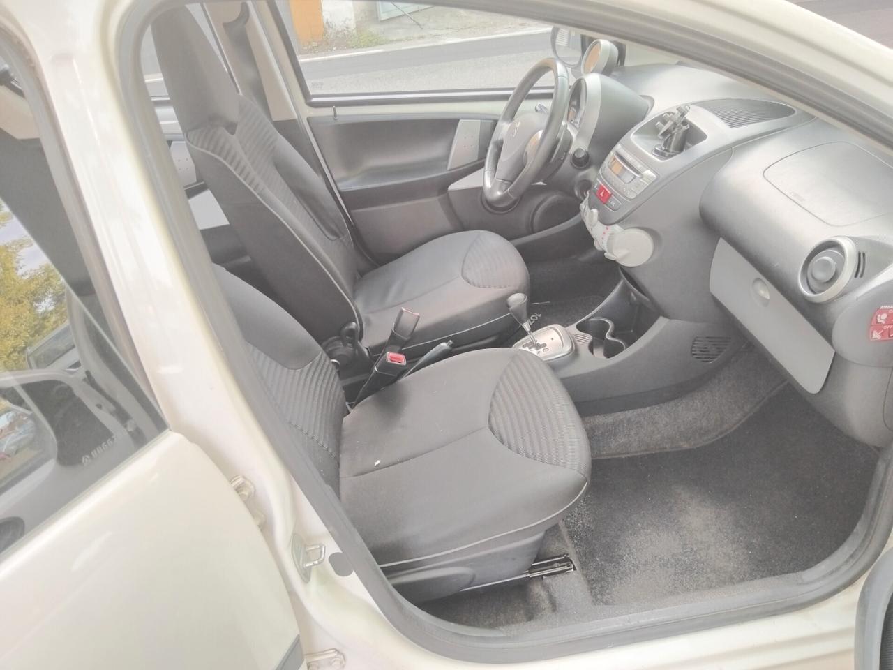 Peugeot 107 1.0 68CV 5p. Active CAMBIO AUTOMATICO X NEO PATENTATI A 2.999 EU