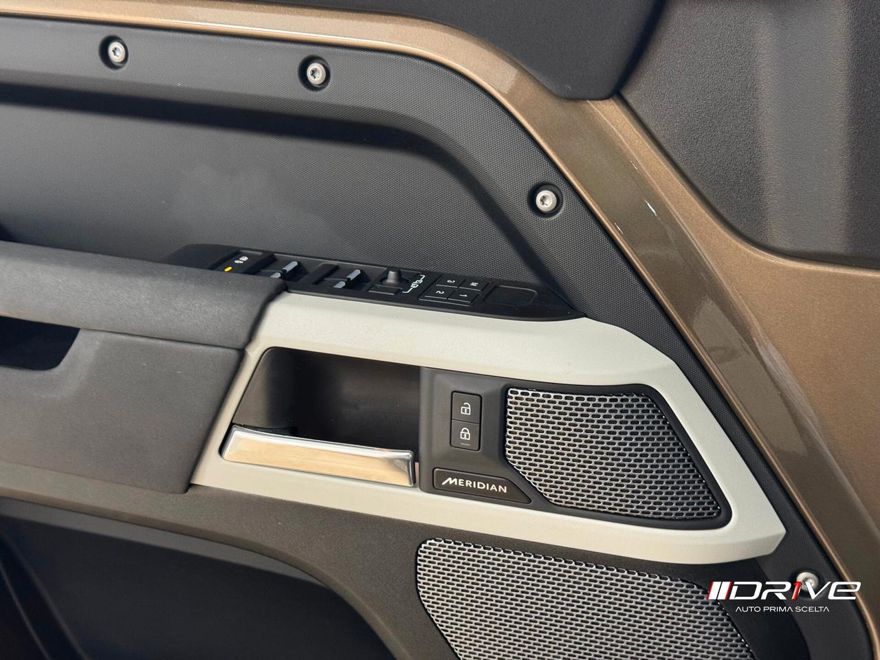 LAND ROVER Defender (2019) Defender 110 3.0D I6...