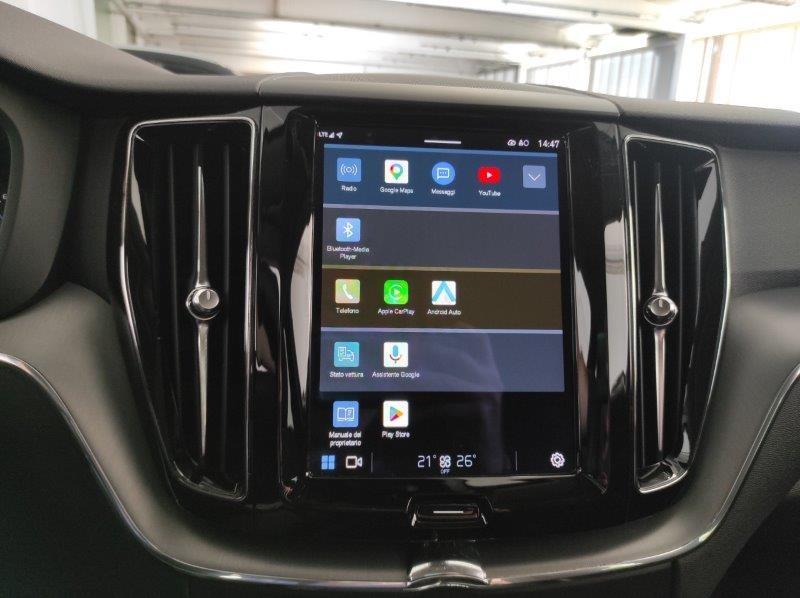 VOLVO XC60 (2017-->) - XC60 B4 Geartronic Momentum