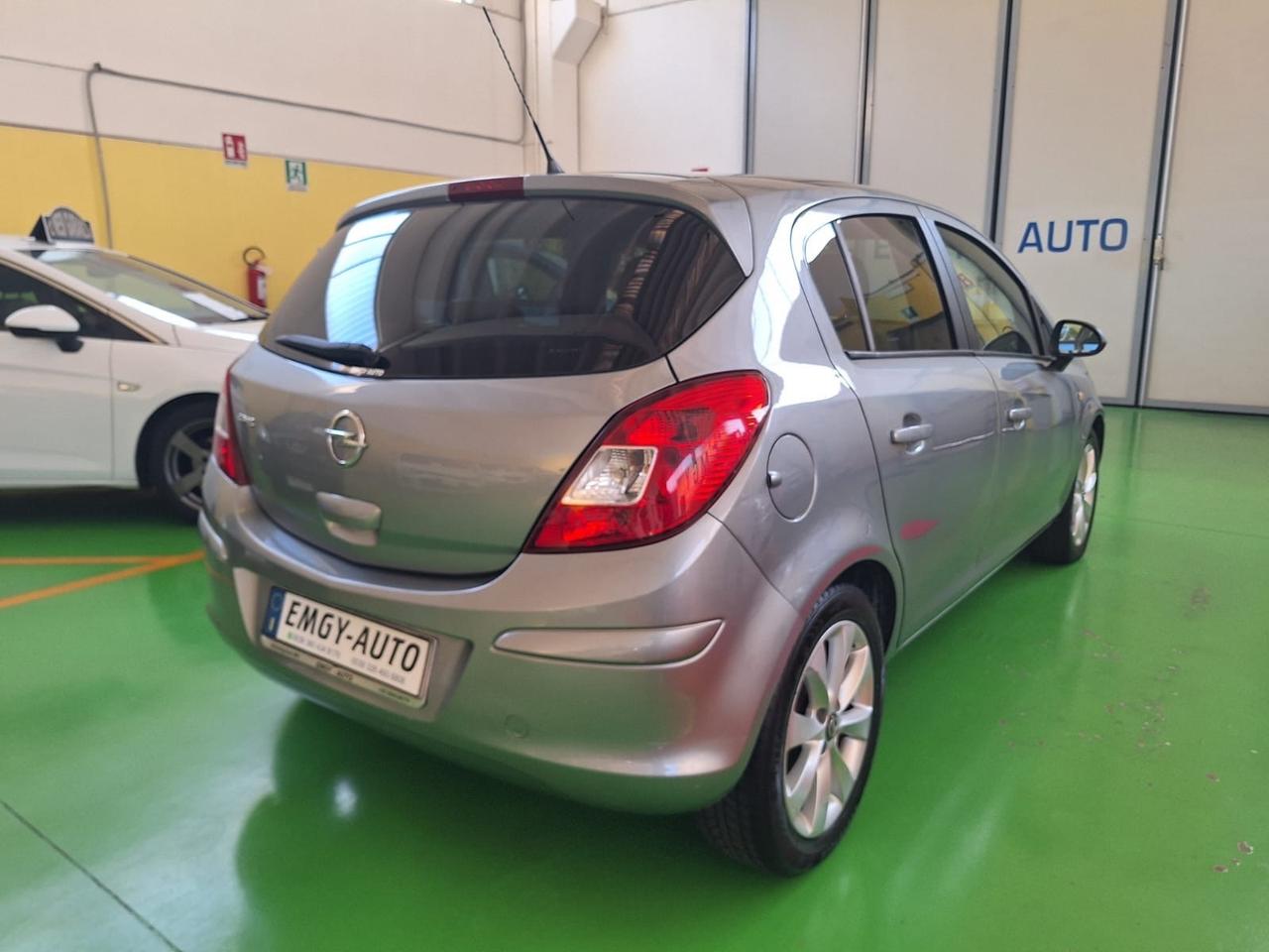 Opel Corsa 1.2 benzina 5 p. Automatico