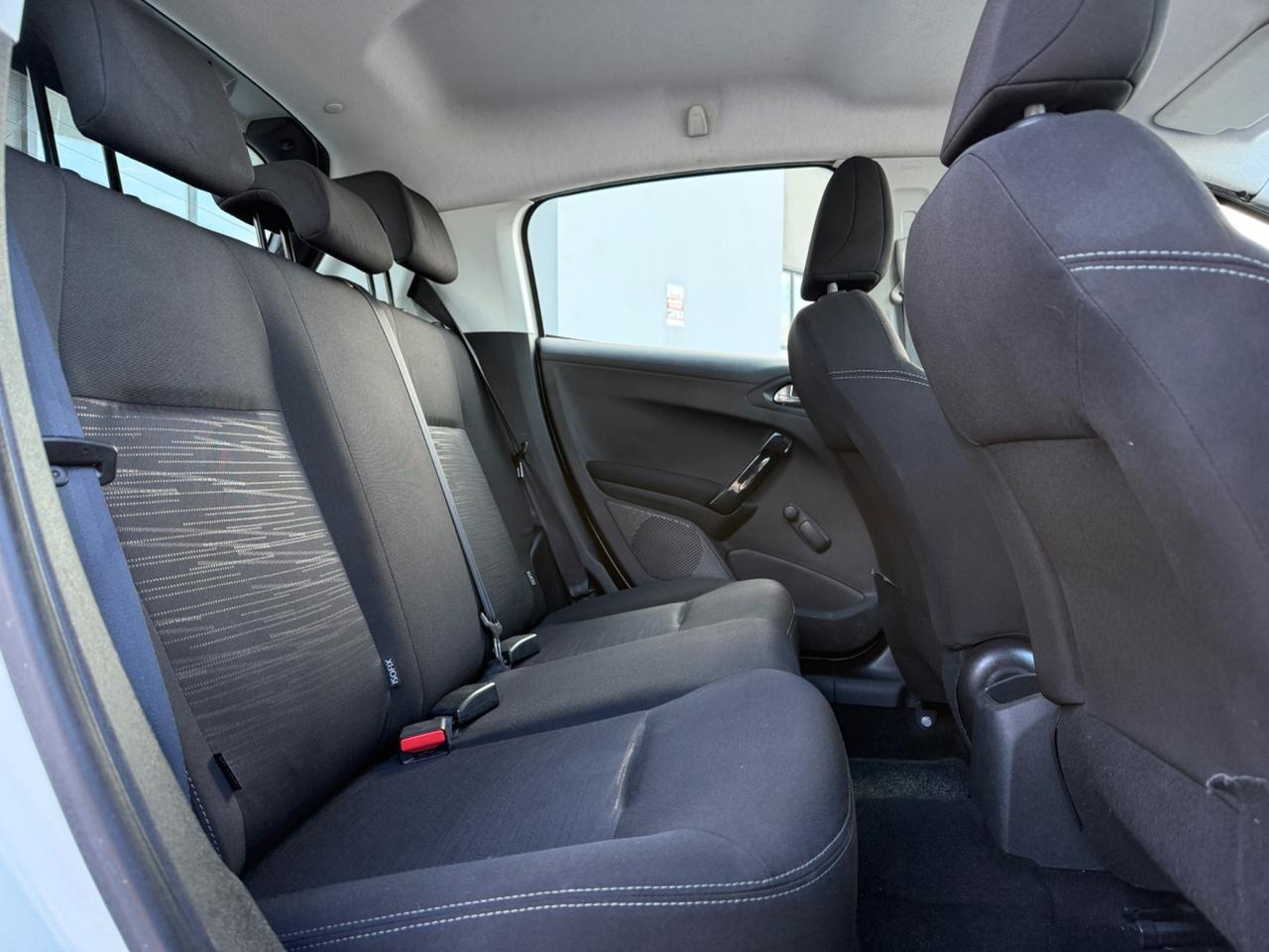 Peugeot 208 1.4 HDi 68 CV 5 porte Allure