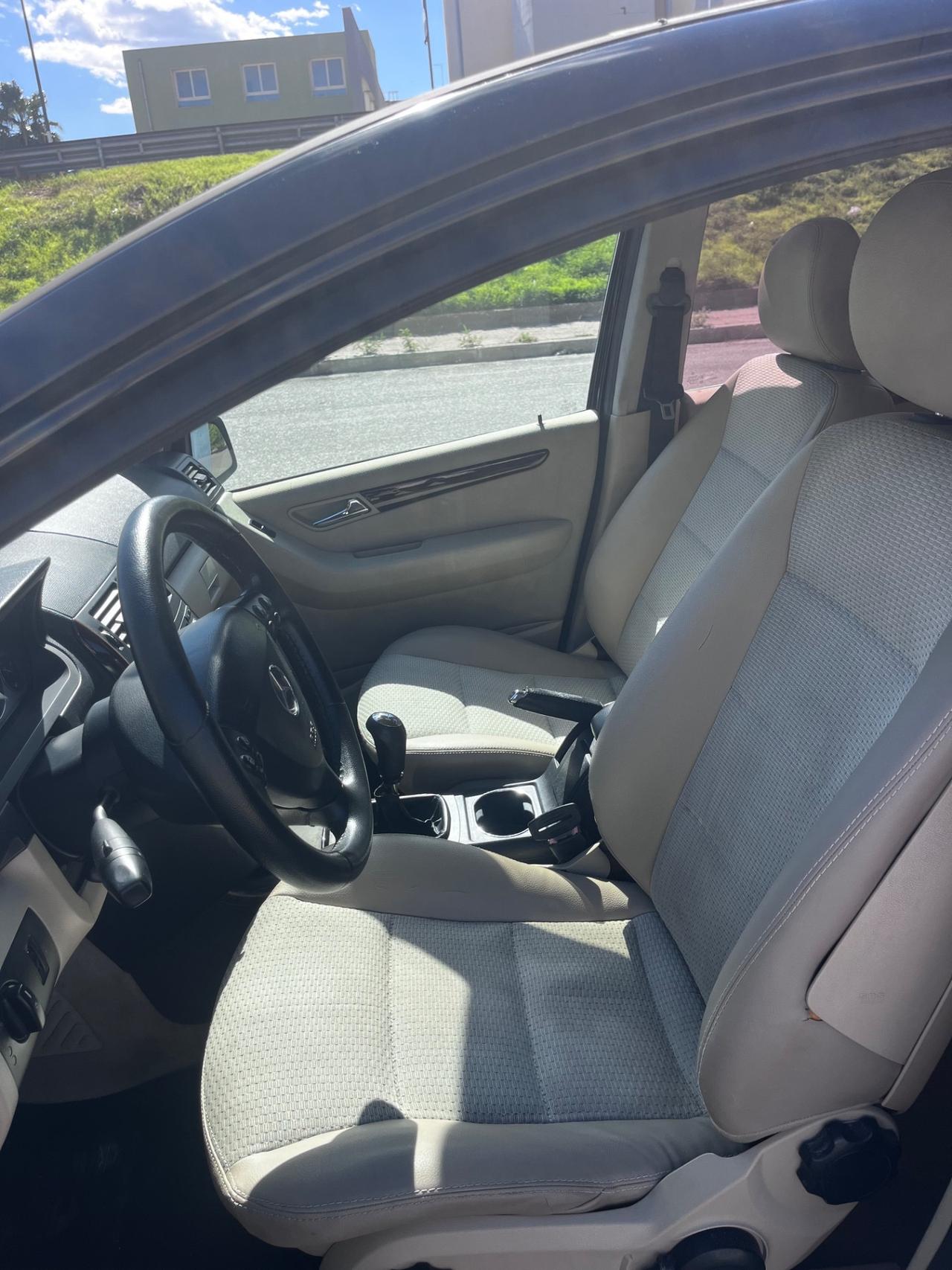Mercedes A180 cdi 110cv Restilyng 2009 PERMUTA
