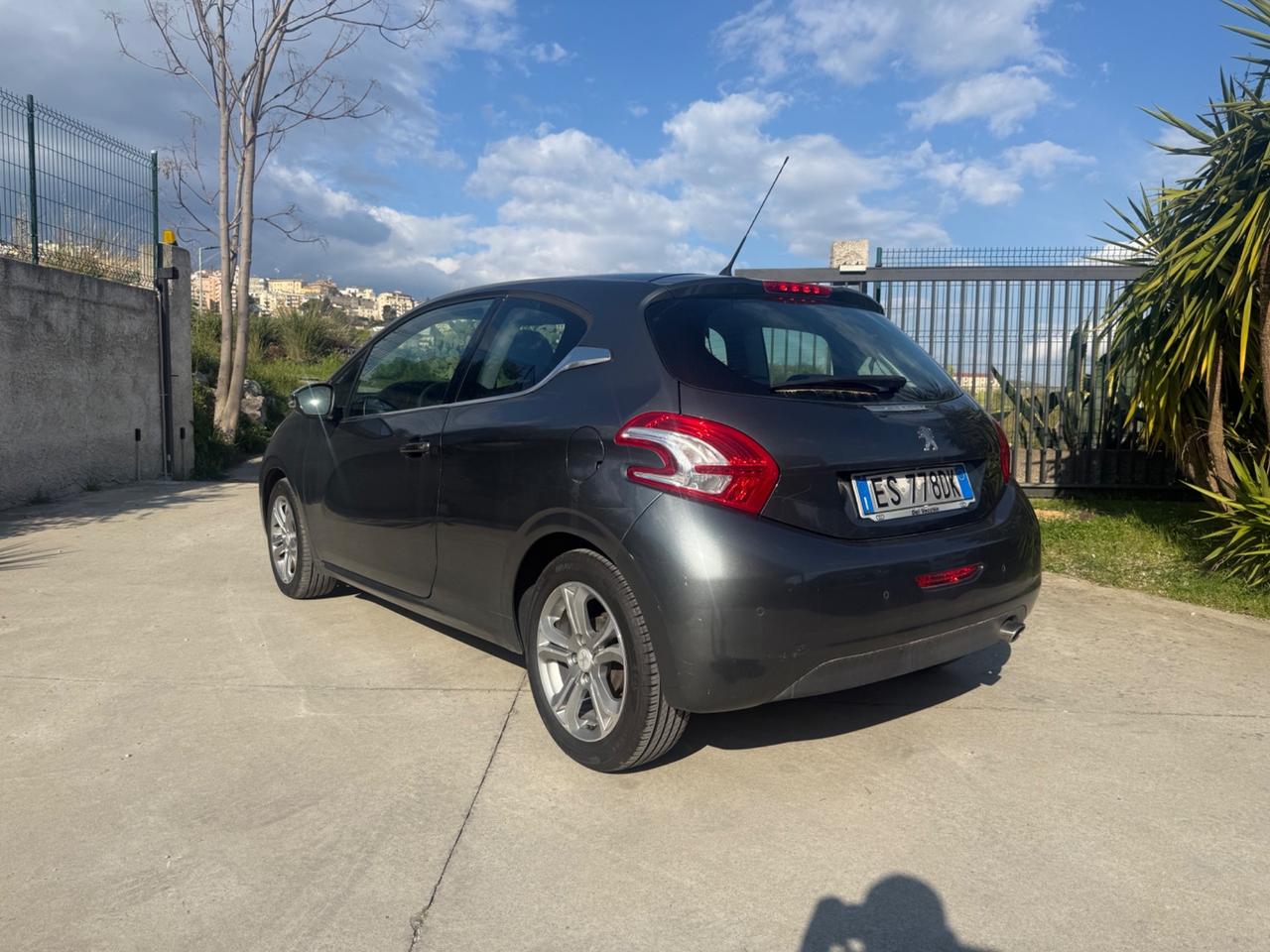 Peugeot 208 1.4 HDi 68 CV 3 porte Allure