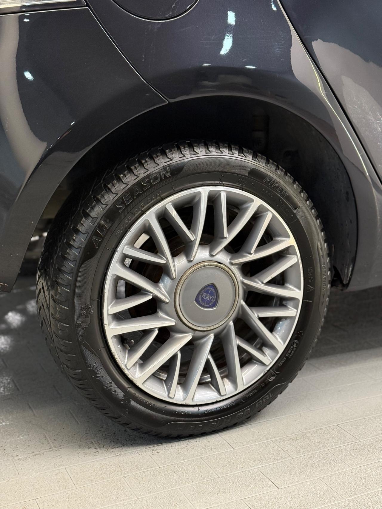 Lancia Ypsilon 0.9 TwinAir 85 CV 5 porte S&S Platinum