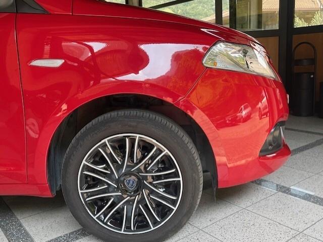 Lancia Ypsilon 1.0 FireFly 5 porte S&S Hybrid Silver