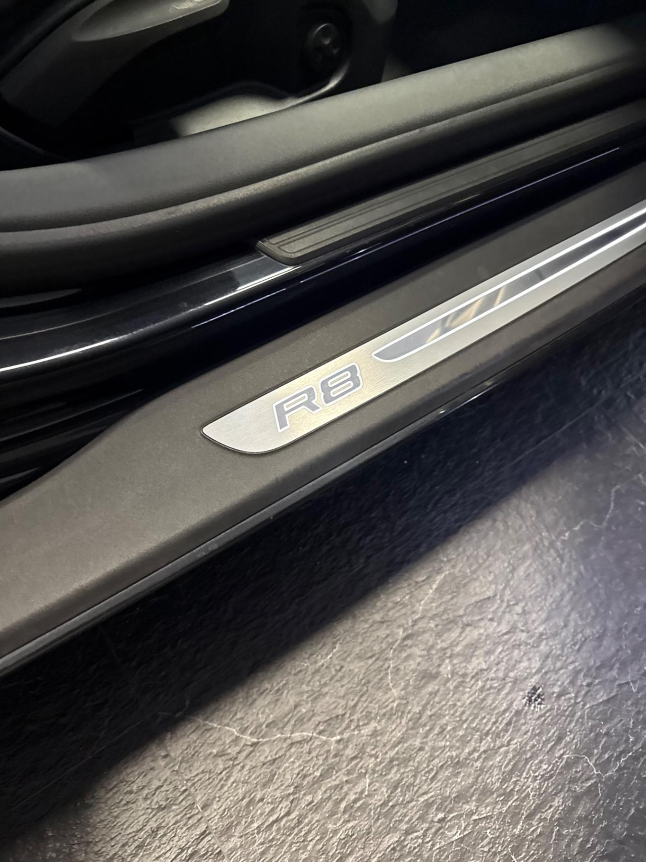 Audi R8 4.2 V8 FSI quattro R tronic