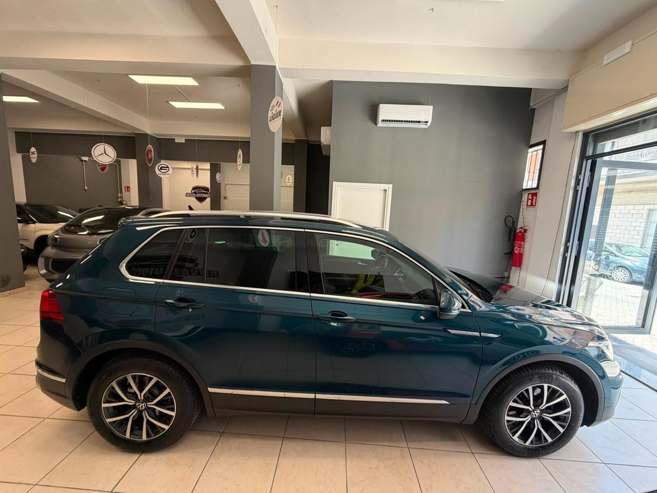 Volkswagen Tiguan 2.0 TDI 150 CV SCR DSG Elegance a rate da 250 al mese