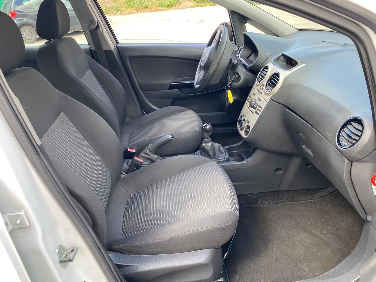 Opel Corsa 1.2 benzina 5 porte anno 2011