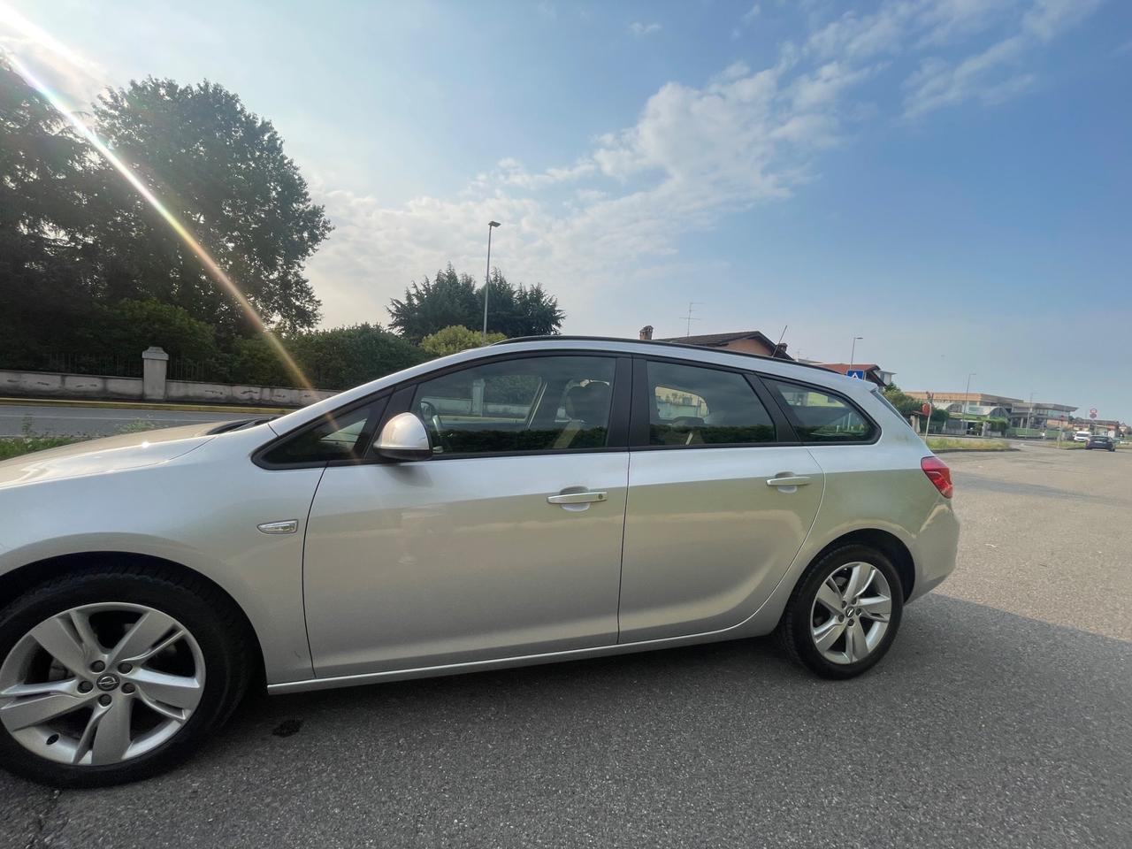 Opel Astra Opel astra euro 5, anno 2013 1.4 benzina Gpl