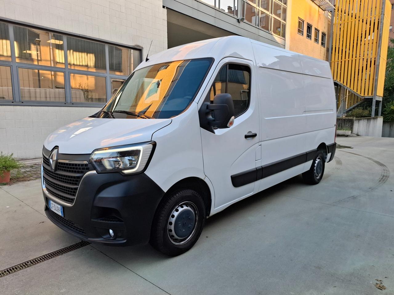 Renault Master 2.2 dci 135cv L2H2