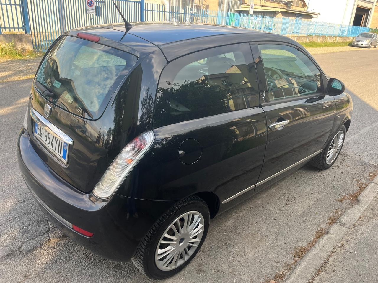Lancia Ypsilon 1.2 69 CV Platinum 200.000 KM