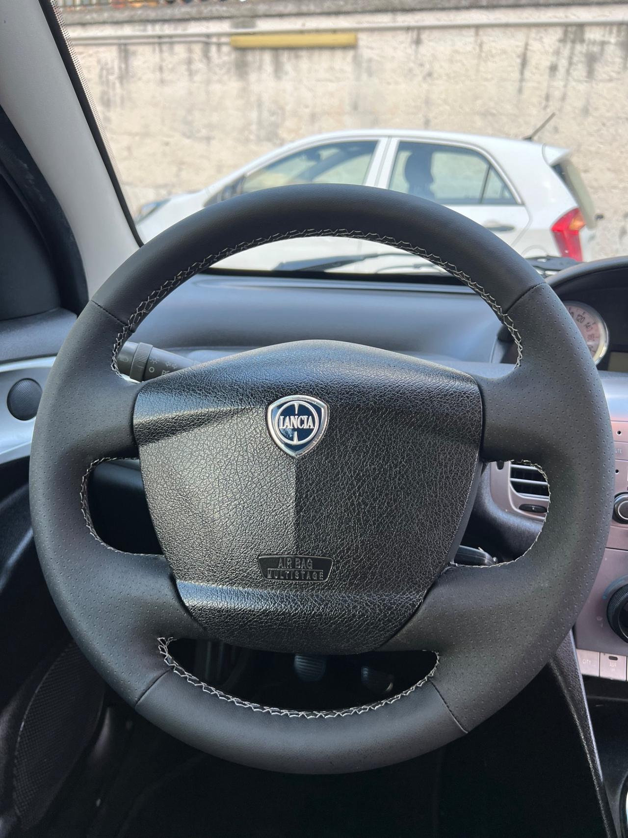 Lancia Ypsilon 1.2 Benzina Per neo patentato