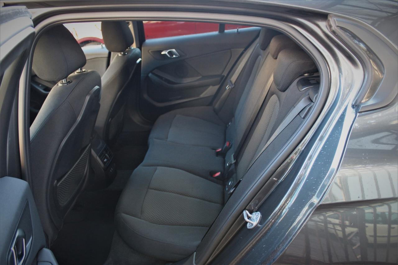 Bmw 118 118d 5p. Business Advantage